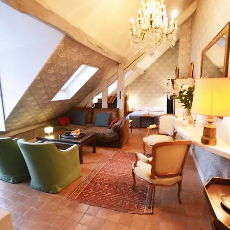 Charming Near Louvre Paris