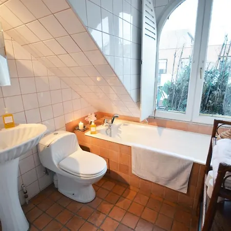 Charming Near Louvre Apartment *