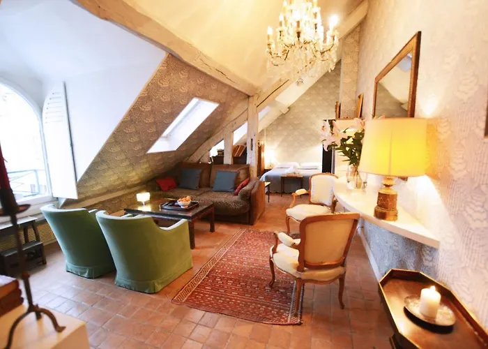 Charming Near Louvre Paris