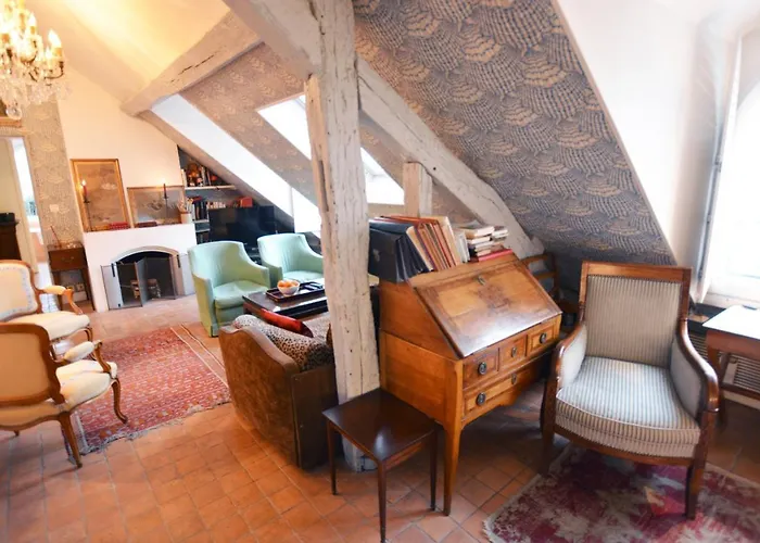 Charming Near Louvre Paris