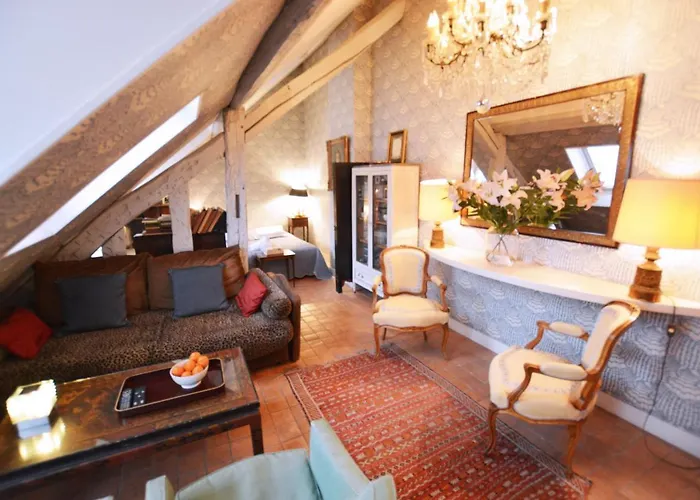 Charming Near Louvre Paris