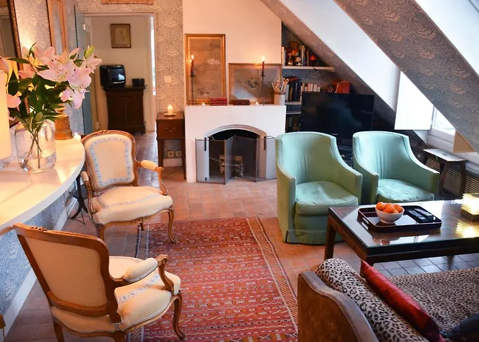 Charming Near Louvre Apartment Paris