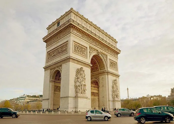 Charming Near Louvre