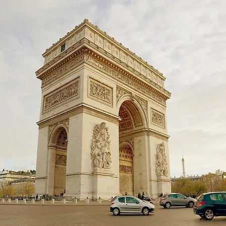 Charming Near Louvre